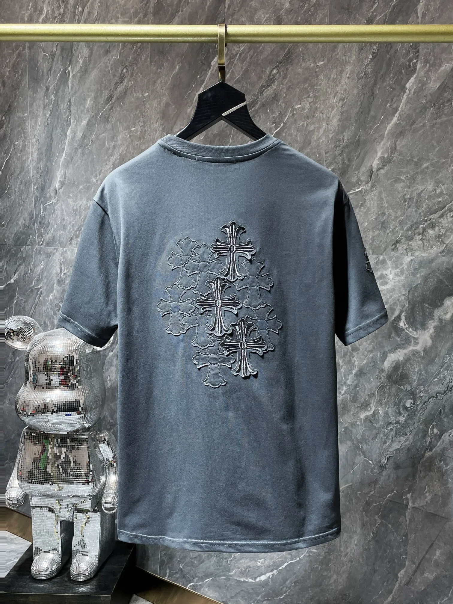 P170 New in summer. Chrome Hearts 25ss High-weight, environmentally friendly and high-quality top-quality fabric 260g~285g Chrome Horseshoe Sanskrit patch short-sleeves Heavy-duty pure hand-cut patch embroidery technology Counter synchronization 1:1 replica version Recommended color: black Gray Size: S, M, L, XL